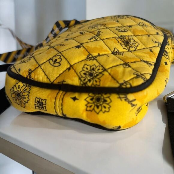 Vera Bradley Hufflepuff Harry Potter Small Convertible Crossbody Bag RFID - Picture 4 of 9